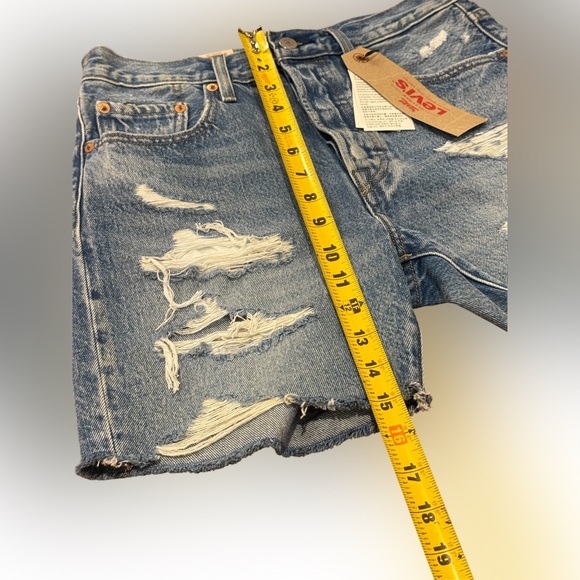 Levi’s High Rise Shorts - Picture 3 of 4
